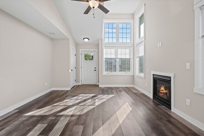 Building Photo - 521 Meadow Ln