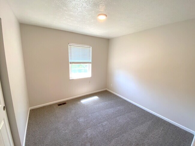 Building Photo - COMING SOON! -10817 Fallsington Court *Beautiful 2BR, 2.5 BA Townhouse in Blue Ash*