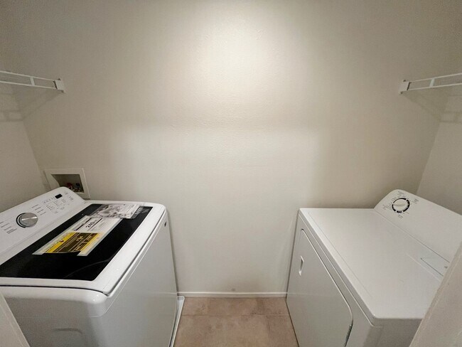Building Photo - 3550 Bay Sands Dr