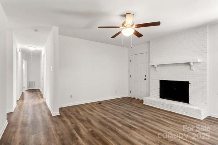 Building Photo - 5116 Carriage Dr Cir