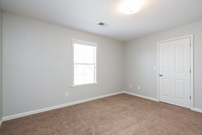 Building Photo - 4902 Longleaf Oak Cove