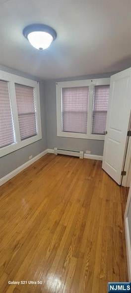 Building Photo - 115 River Rd