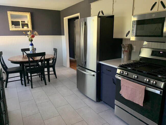 Building Photo - 2709 Highland Dr