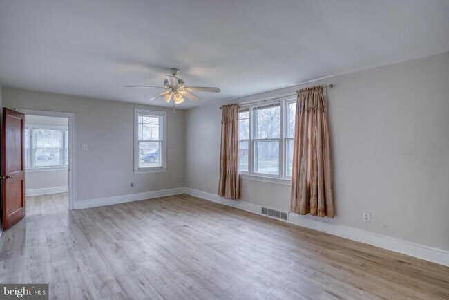 Building Photo - 1111 Bayview Rd