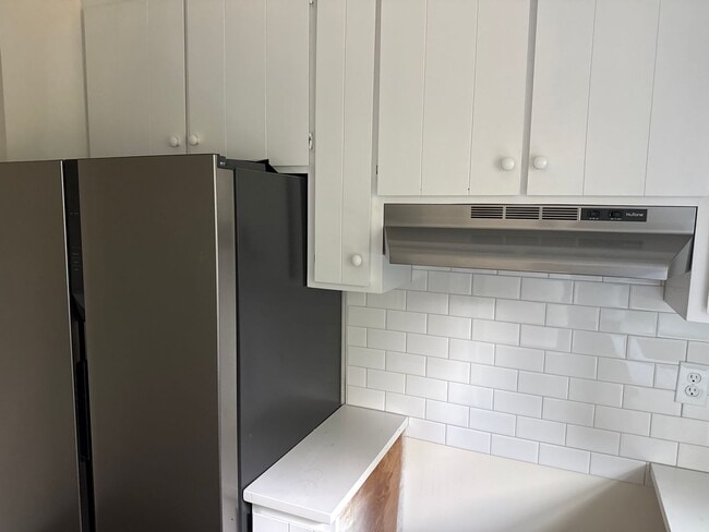 Building Photo - 3873 Fairmont Ave