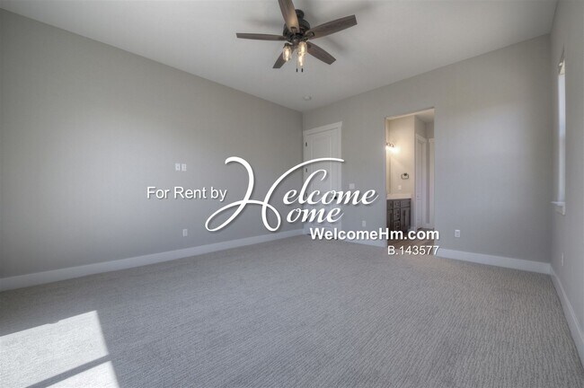 Building Photo - 262 Commodore Dr