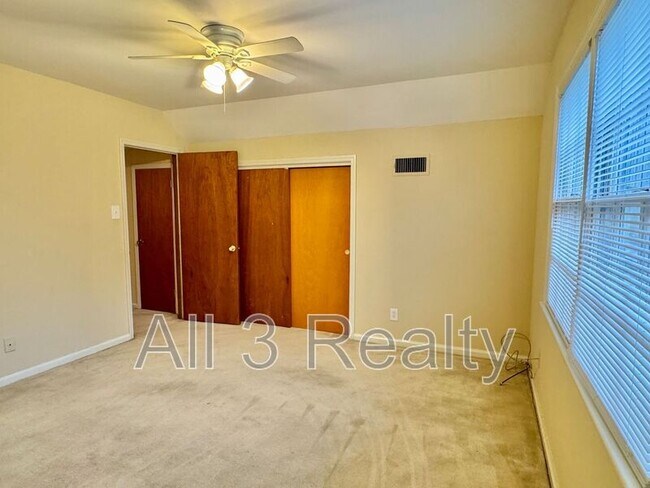 Building Photo - 2913 Sumter Ave