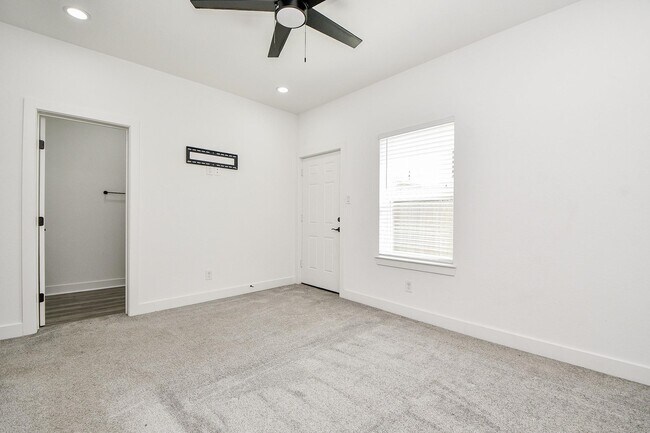 Building Photo - 9734 Pelsey St