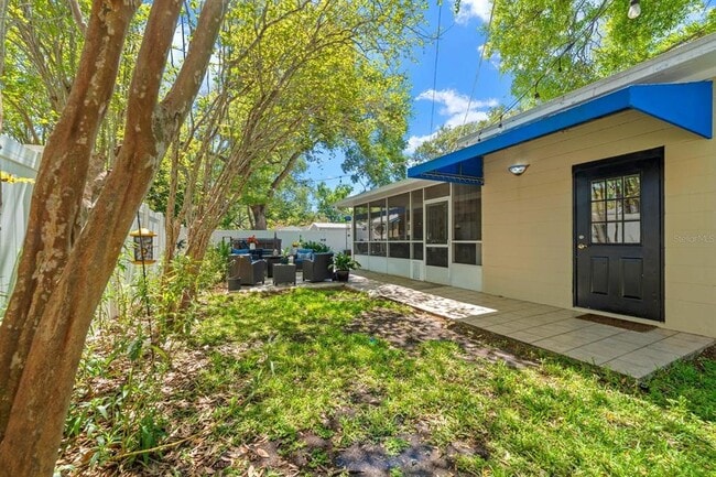 Building Photo - 4606 S Esperanza Ave