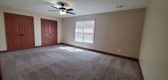 Building Photo - Spectacular!