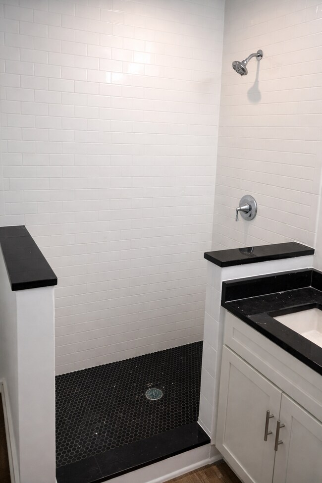 Building Photo - 727 Quebec Place NW