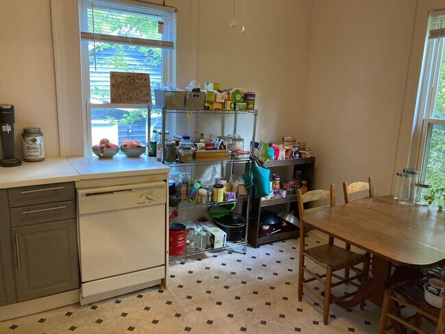 Building Photo - Three bedrooms 1 bath downtown Durham home: Available Now!