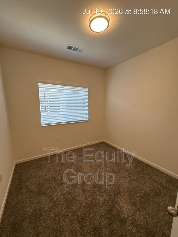 Building Photo - 725 S Pinkham St