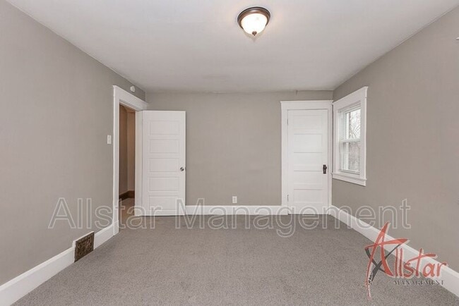 Building Photo - 542 Lindell St