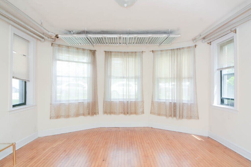 Building Photo - 2338 N Spaulding Ave