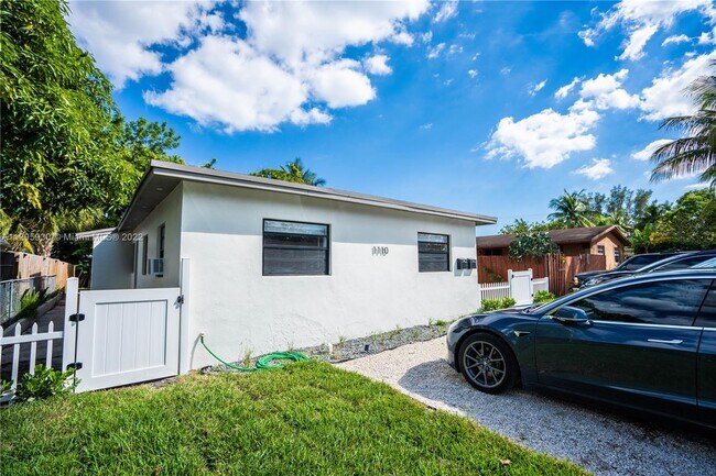 Building Photo - 1110 NW 6th Ave