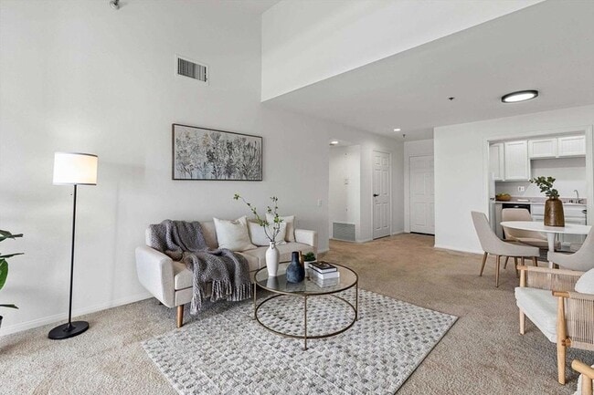 Building Photo - 1560 Circa Del Lago