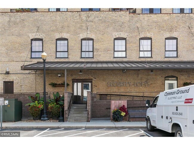 Building Photo - 404 N Washington Ave
