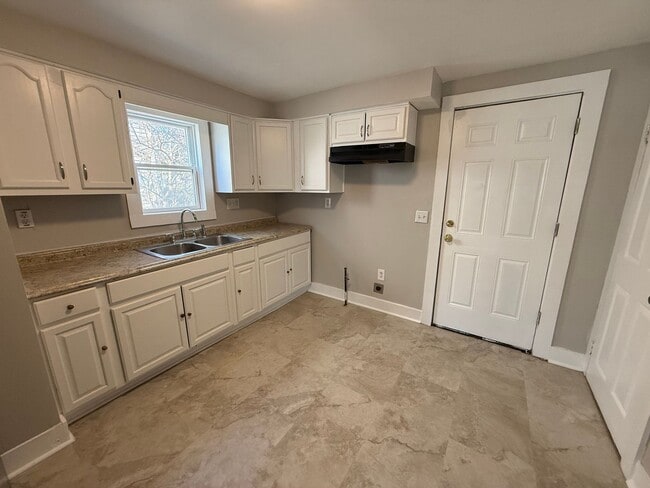 Building Photo - 4503 E 126th St