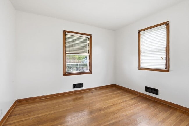 Building Photo - Charming 2-Bedroom Single Family Home Near S High St