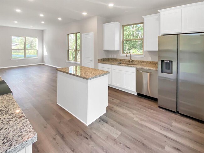 Building Photo - 405 Mohawk Dr