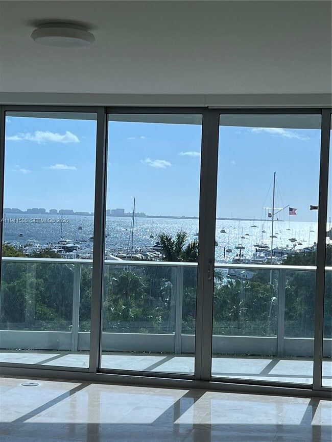 Building Photo - 2627 S Bayshore Dr