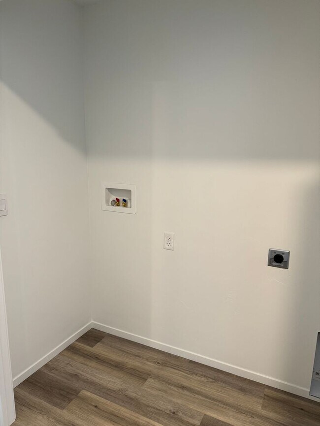 Building Photo - 2958 W Graham Lp