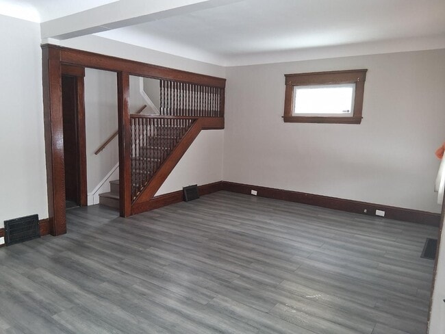 Building Photo - 1337 E 84th St