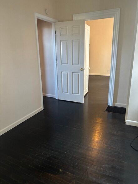 Building Photo - 1509 6th Ave