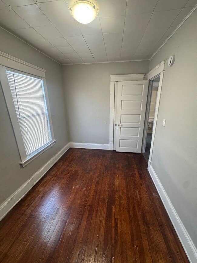 Building Photo - 1541 Hopkins Ave