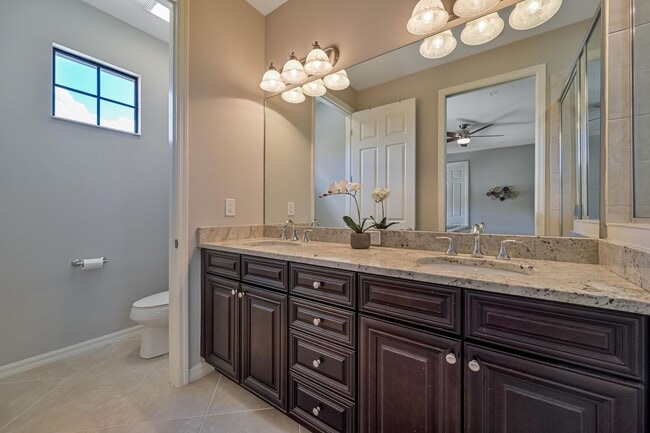 Building Photo - AVAILABLE April - 2/2.5 Townhome with 1 Car garage in Paseo!