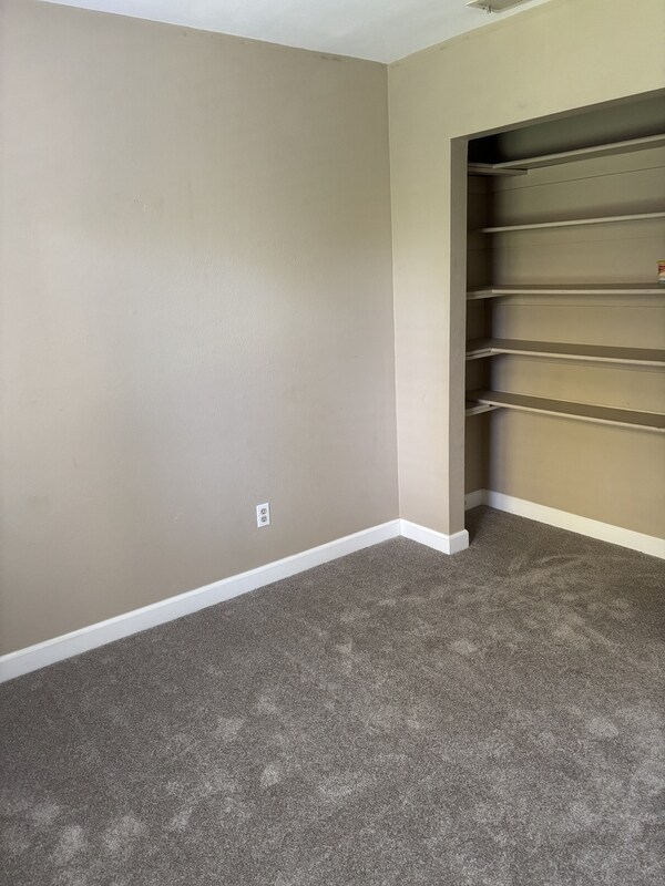 Building Photo - 954 Emily Ave
