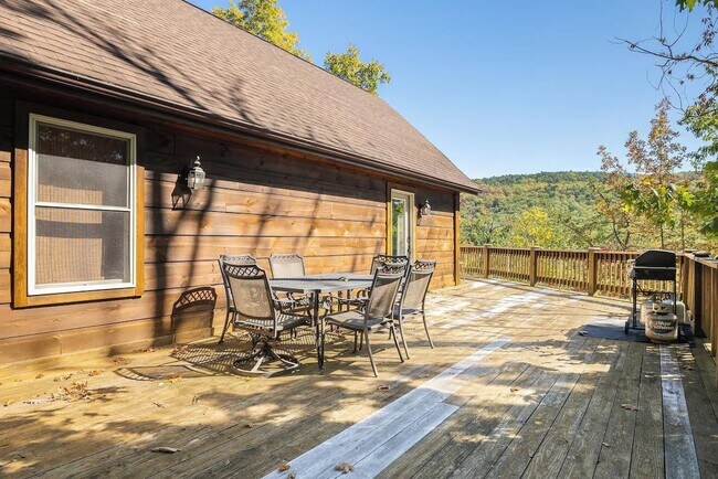 Building Photo - 223 Turkey Dr