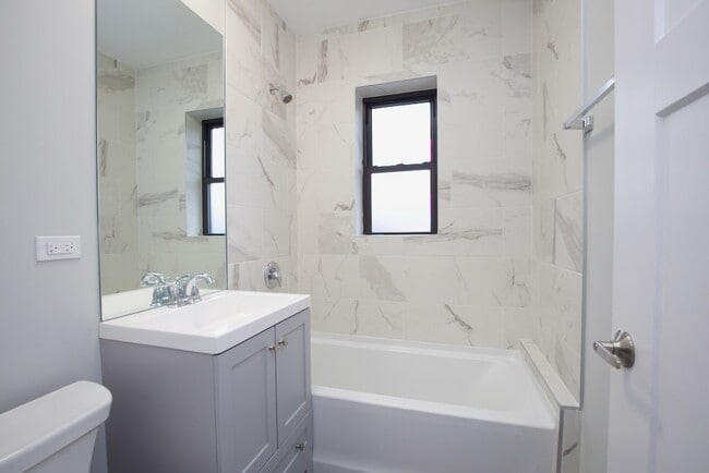 Building Photo - 725 St Johns Ave