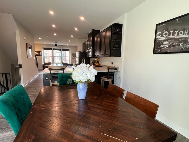 Building Photo - 214 S Newkirk St