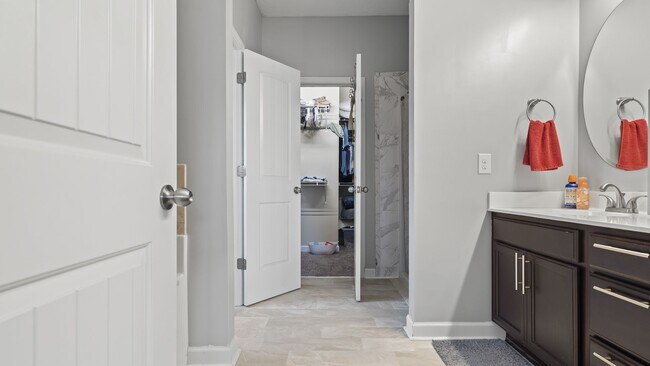 Building Photo - 4-Bedroom Hunter's Creek Gem