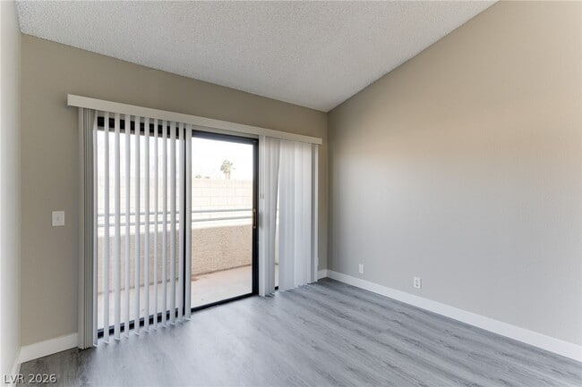 Building Photo - 830 N Sloan Ln