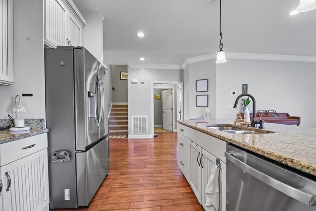 Building Photo - 951 Willow Circle