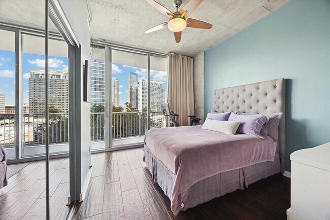 Building Photo - 360 Nueces St