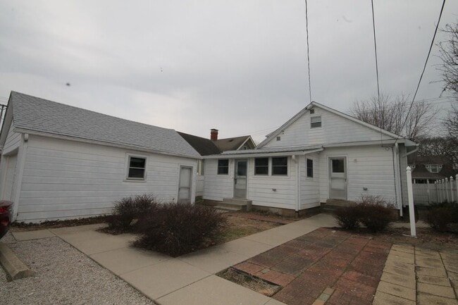 Building Photo - 1511