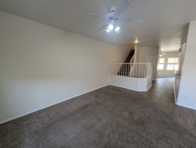 Building Photo - 3 Bedroom Townhome at Townes at Southpark ...