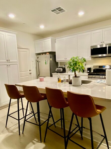 Kitchen - 3092 Acebo Dr