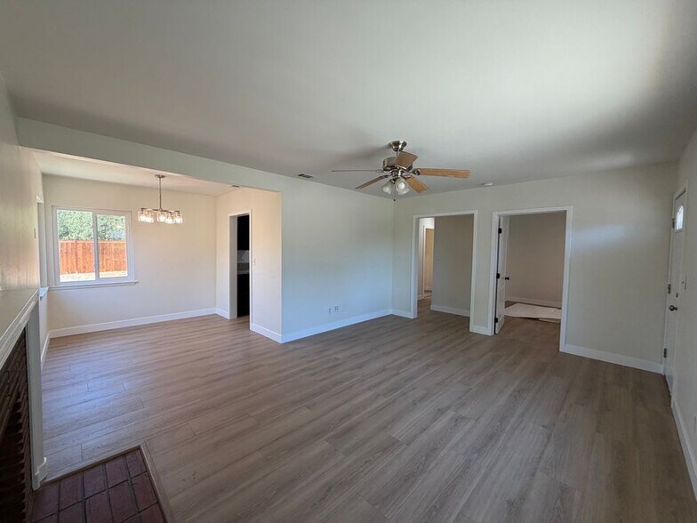 Building Photo - 8232 Malven Ave