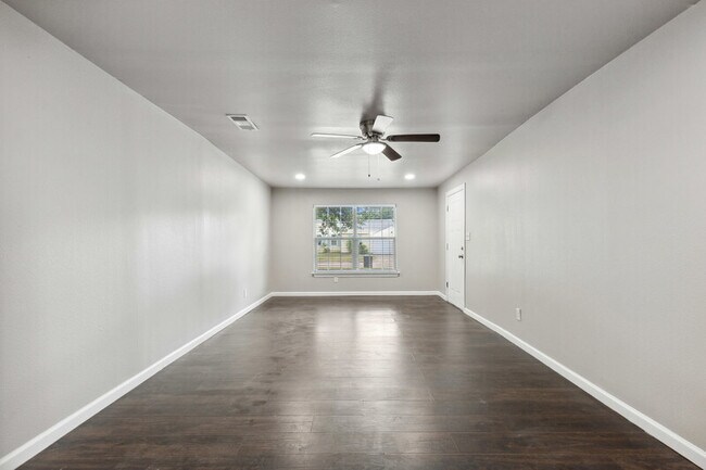 Building Photo - 4016 Winfield Ave
