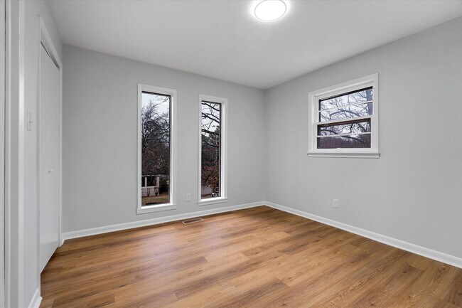 Building Photo - 1803 Deerwood Dr