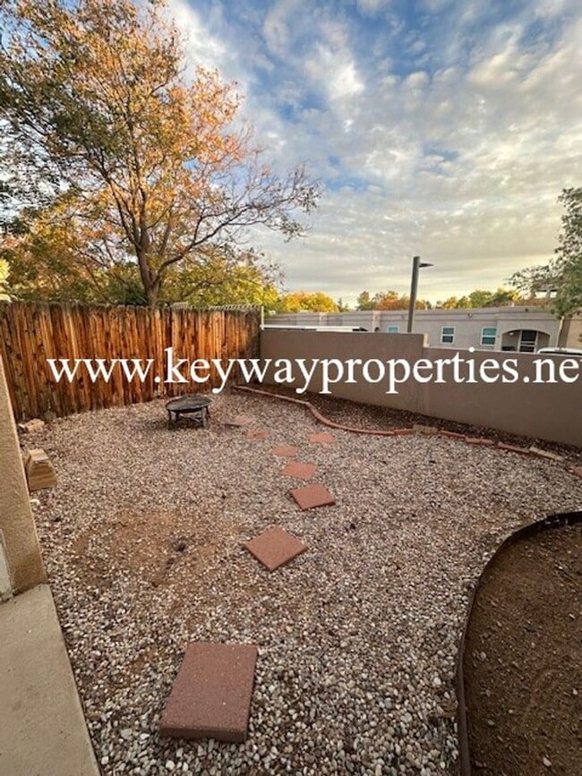 Building Photo - 10420 Gutierrez Rd NE