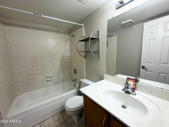 Building Photo - 1500 N Sunview Pkwy