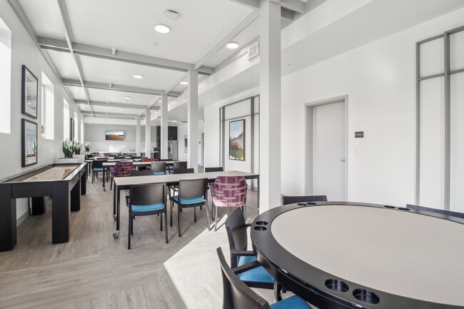 Building Photo - Vista Woods Senior