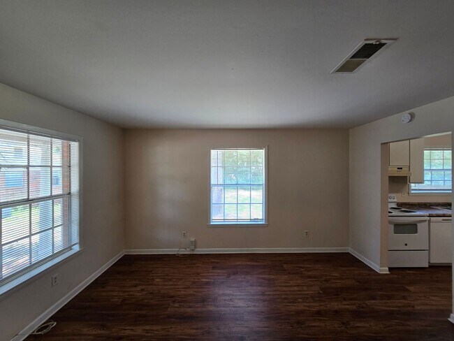 Building Photo - 2 bedroom 1 bath available for rent ~ trash and lawn care included!