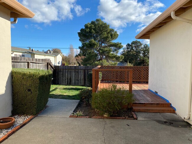 Building Photo - Downtown Benicia Duplex